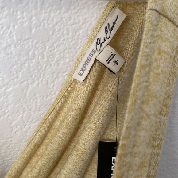Express Yellow Scoop Neck Top - Picture 4 of 5